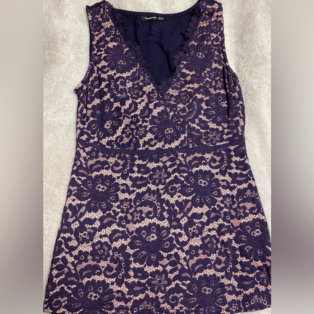PattyBoutik Women’s Scallop V Neck Floral Lace Blouse - Size M